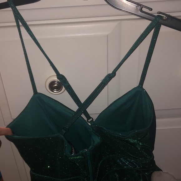 Emerald green sparkly dress only worn once - Picture 2 of 3
